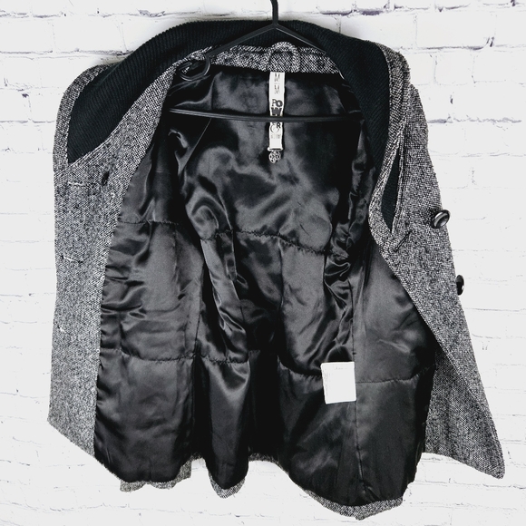 POWDER ROOM | double breasted lined boucle pea coat - Picture 4 of 12